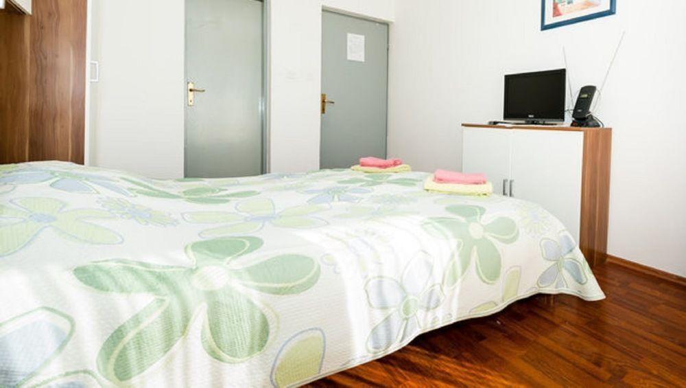 Arka Apartment *